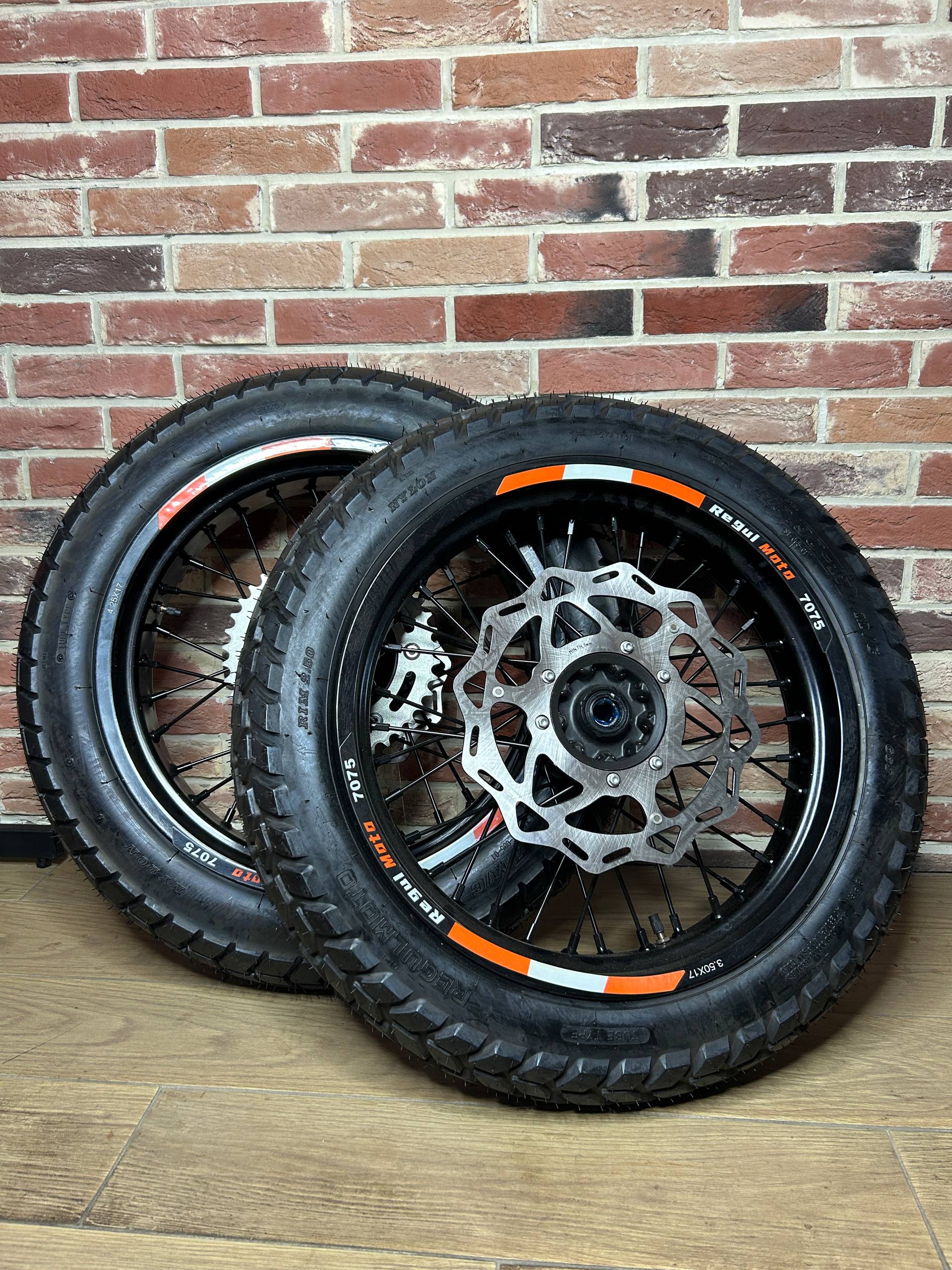 Колеса МОТАРД комп-т Crosstrec, Legend, Holeshot (диски алюм. с шиной 120/70-17,150/70-17, зв.520-40