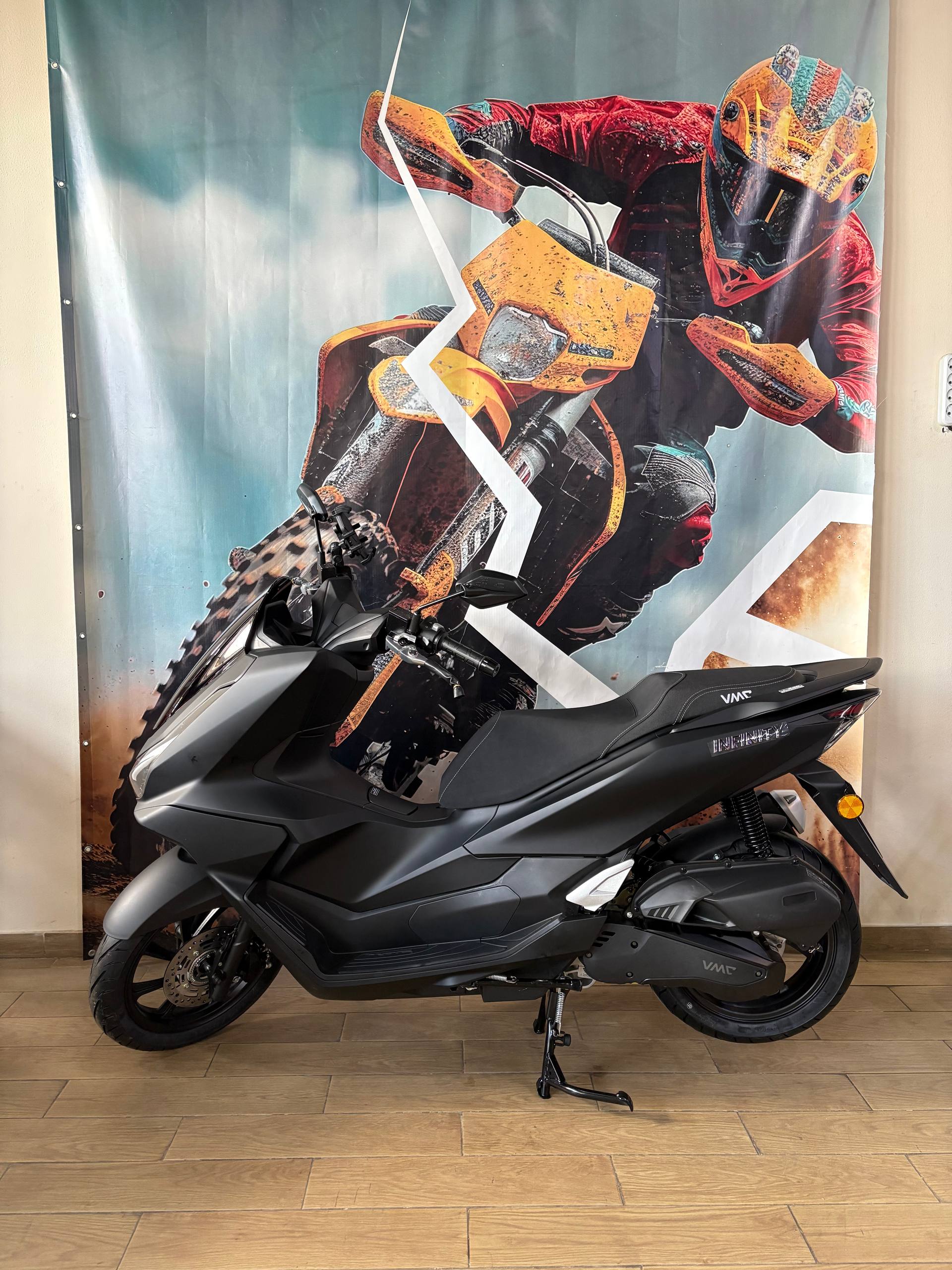 Скутер VMC INFINITY Инжектор СЕРИЯ T1700 (Черный матовый)