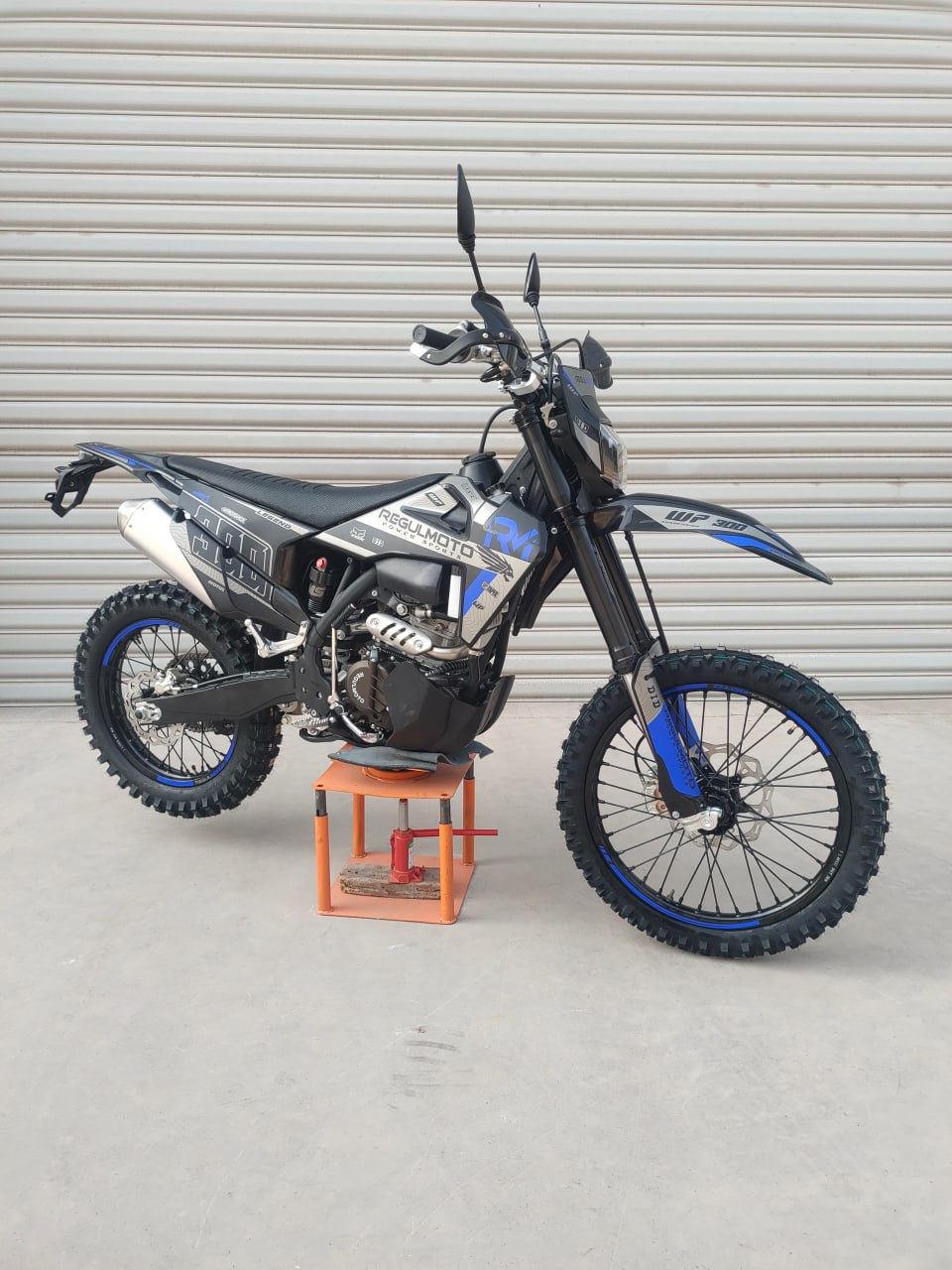 Мотоцикл Regulmoto LEGEND NB 300 (Черный/Синий)