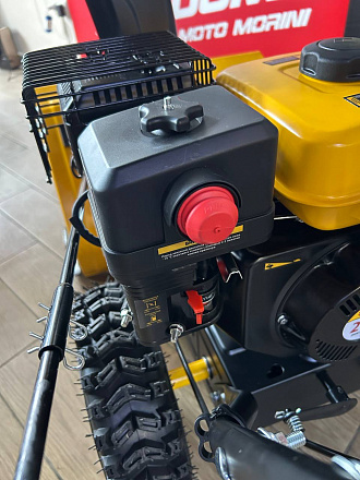Бензиновая снегоуборочная машина SB 560 LP, 212 cc, электростартер, фара Denzel