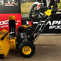 Бензиновая снегоуборочная машина SB 560 LP, 212 cc, электростартер, фара Denzel