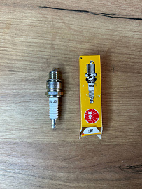 Свеча зажигания NGK BP7HS