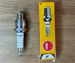Свеча зажигания NGK BP7HS