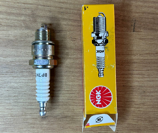 Свеча зажигания NGK BP7HS