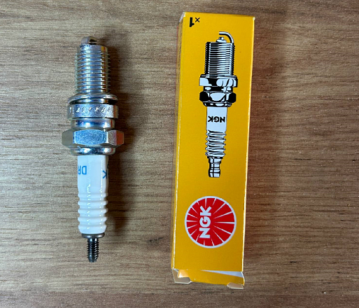 Свеча зажигания NGK DR8EA (ZS172, PR300)