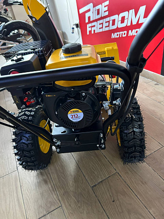Бензиновая снегоуборочная машина SB 560 LP, 212 cc, электростартер, фара Denzel